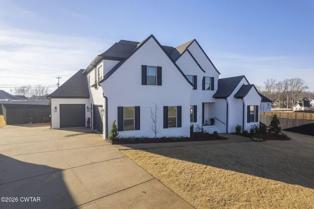 a view of house and outdoor space