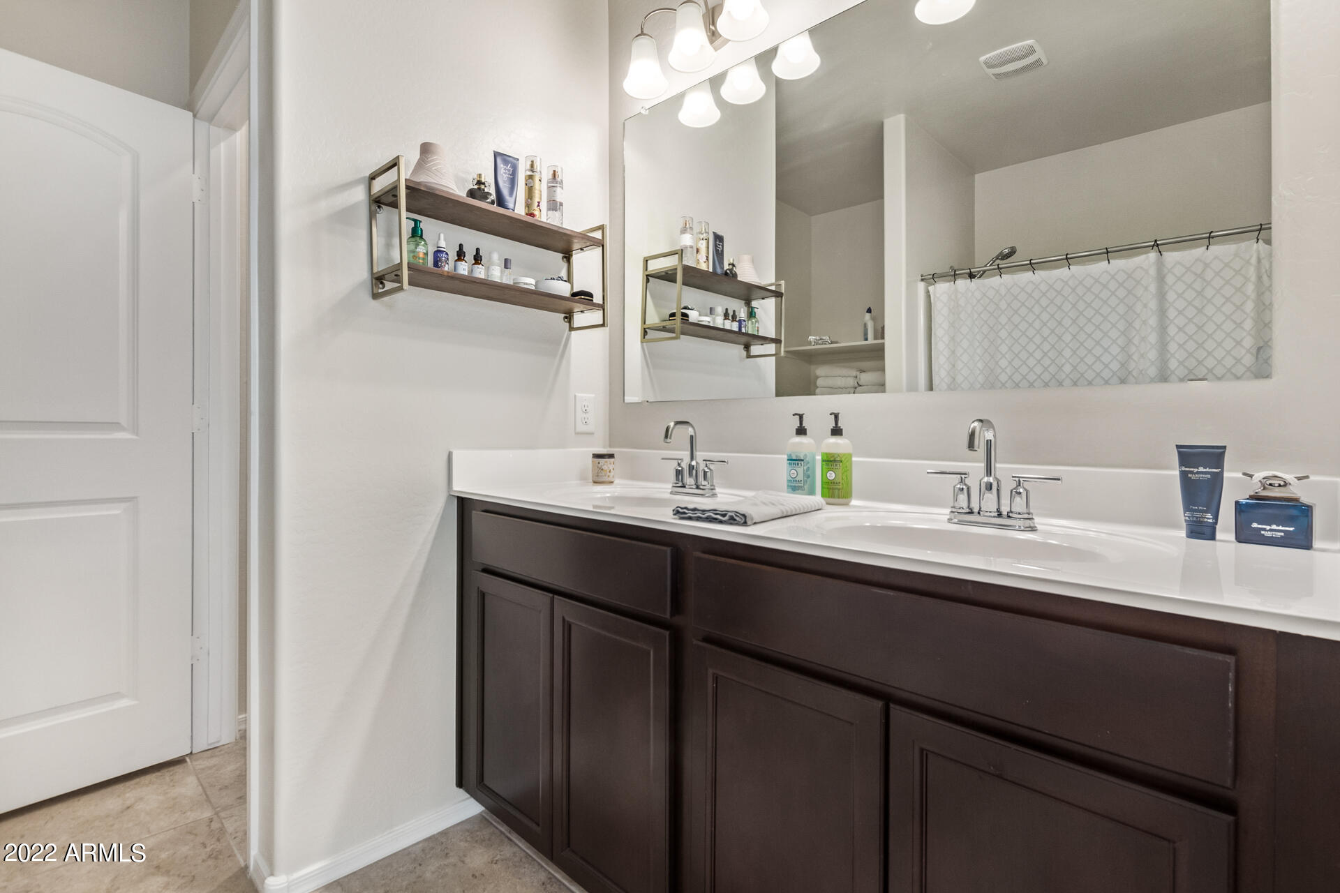 31031 West Osborn Road Buckeye, AZ 85396 - Photo 13 of 42 Primary En Suite