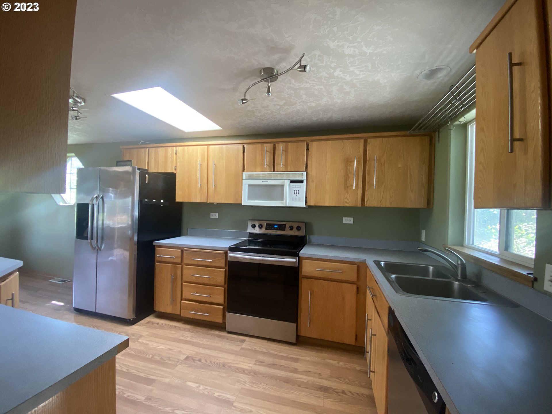304 Center Street Mosier, OR 97040 - Photo 12 of 25 Gallery Image 12