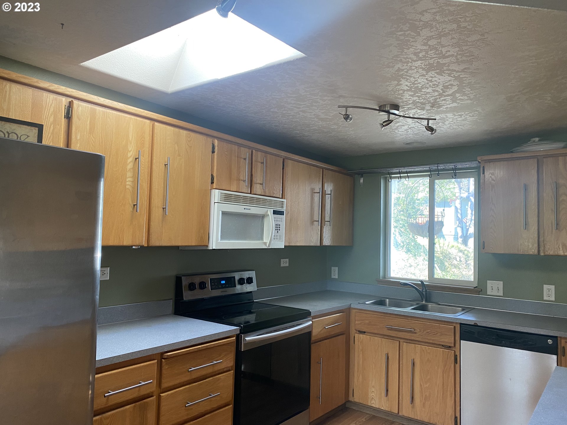 304 Center Street Mosier, OR 97040 - Photo 13 of 25 Gallery Image 13