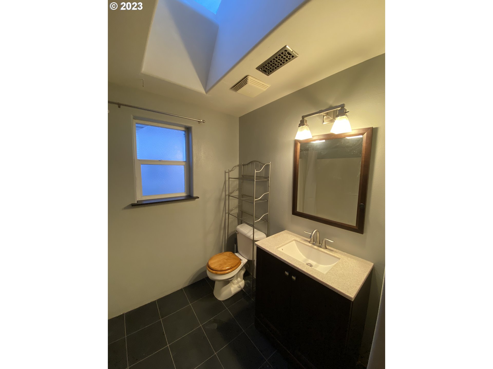 304 Center Street Mosier, OR 97040 - Photo 17 of 25 Gallery Image 17