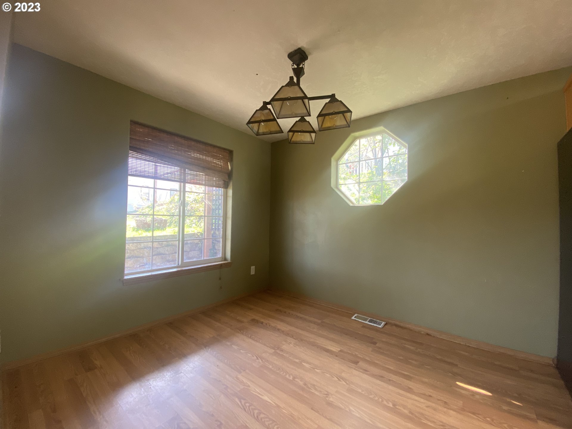 304 Center Street Mosier, OR 97040 - Photo 9 of 25 Gallery Image 9