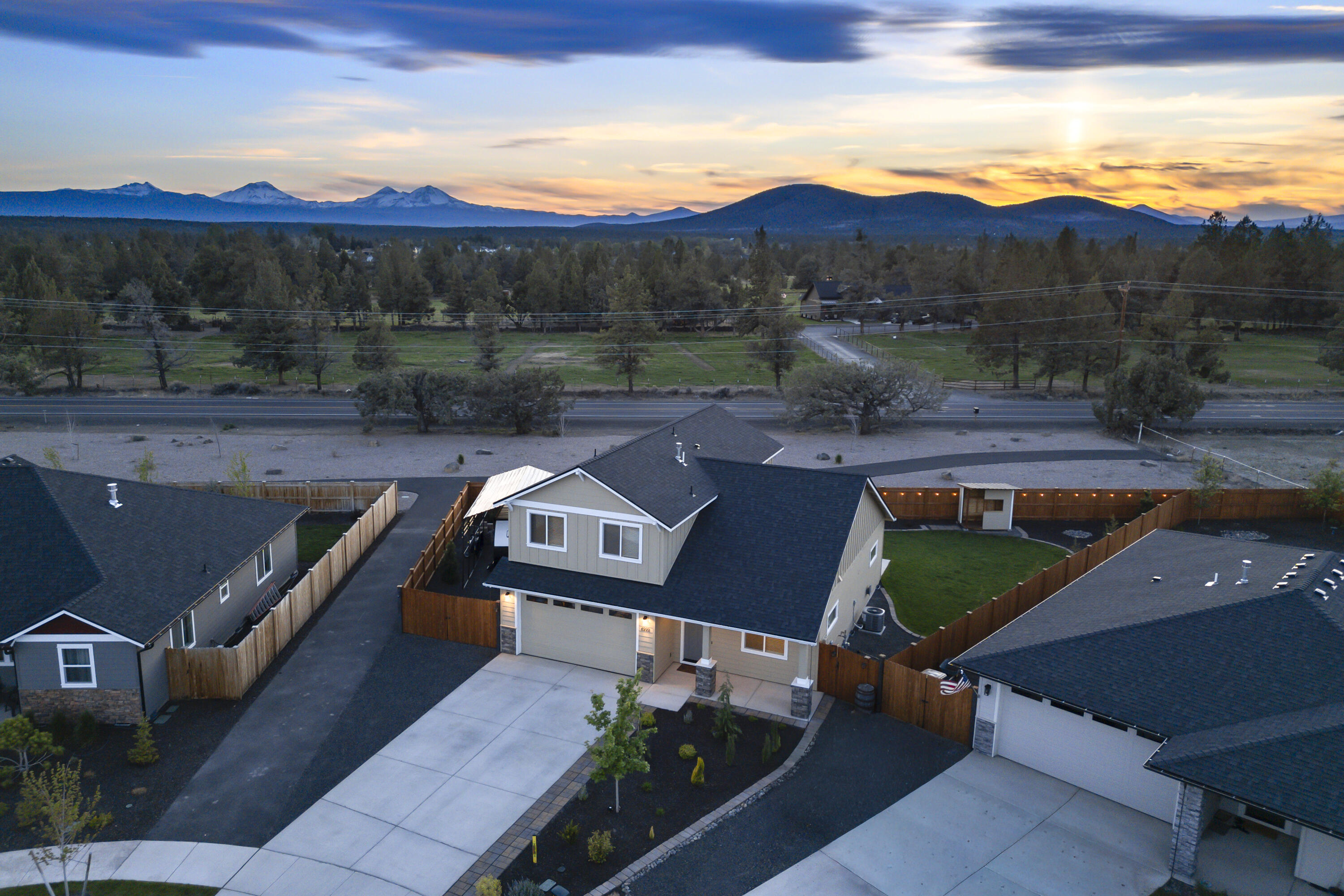 4999 Southwest Yew Place Redmond, OR 97756 - Photo 44 of 50 a view of a terrace with couches and a table