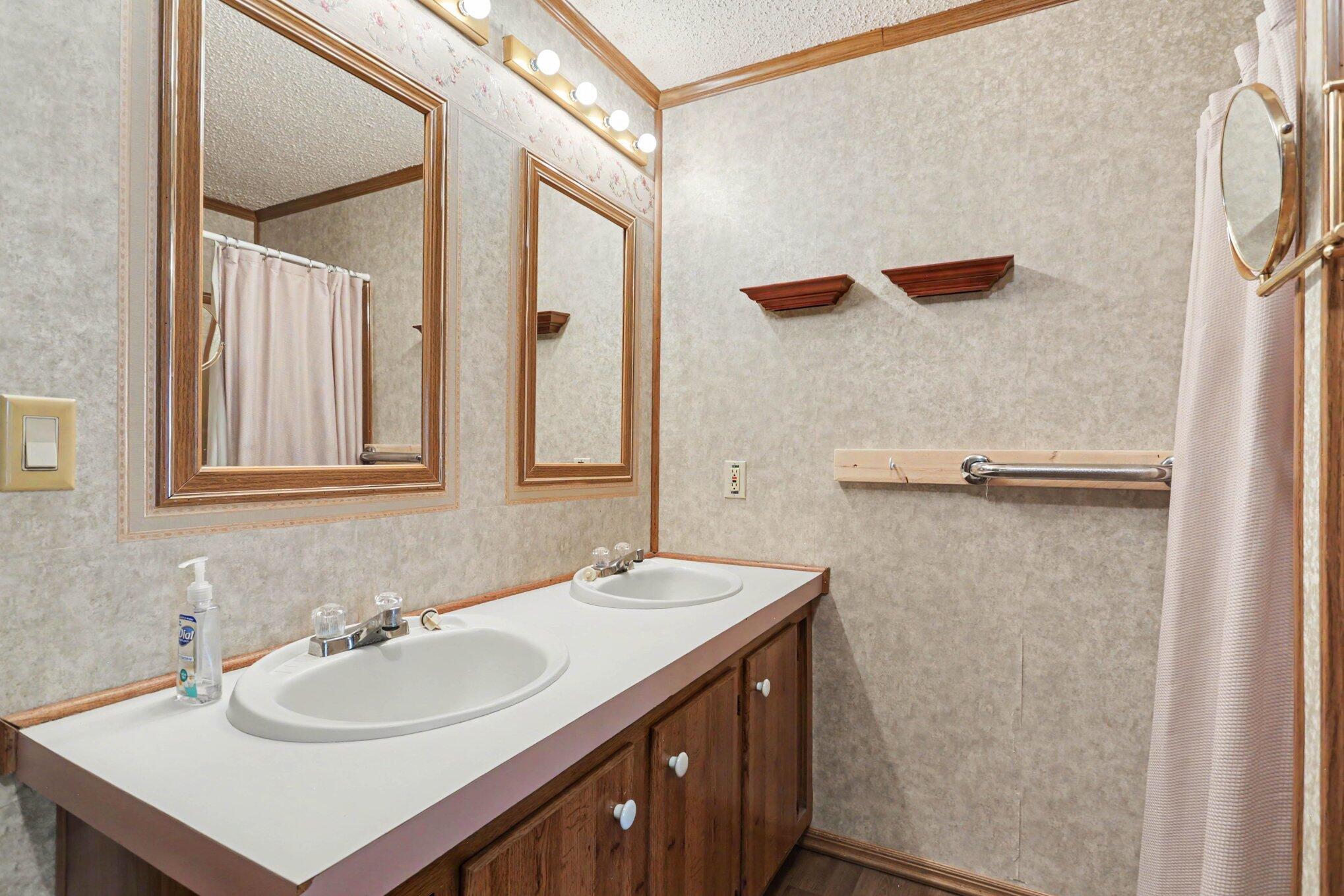 17563 Buckingham Road Logan, OH 43138 - Photo 19 of 32 019_file_8418