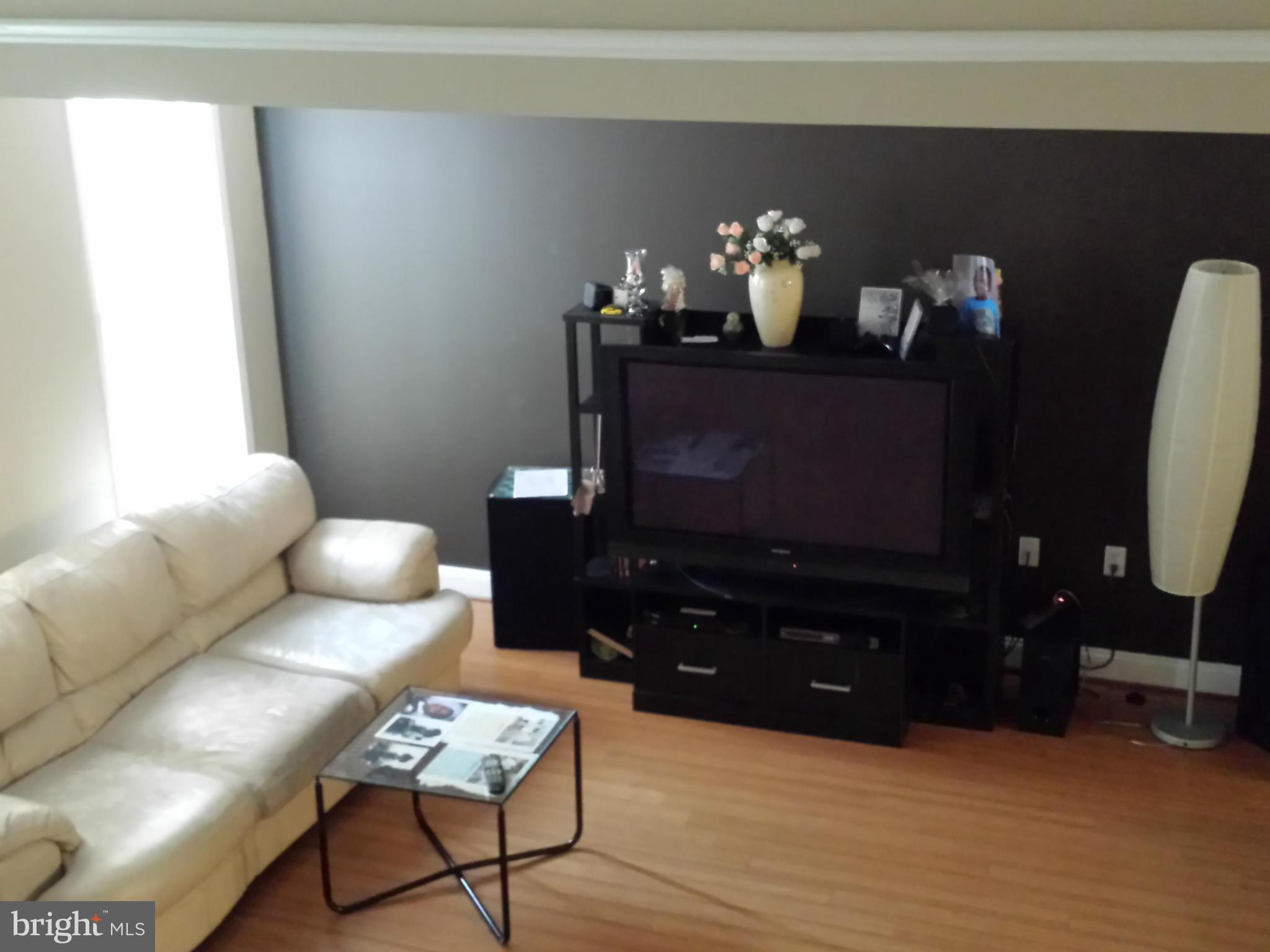 3520 Reisterstown Road Baltimore, MD 21215 - Photo 5 of 15 Living Room
