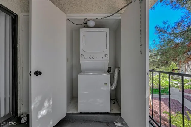 $1,295 | 4730 Nara Vista Way, Unit 202, Las Vegas, NV 89103