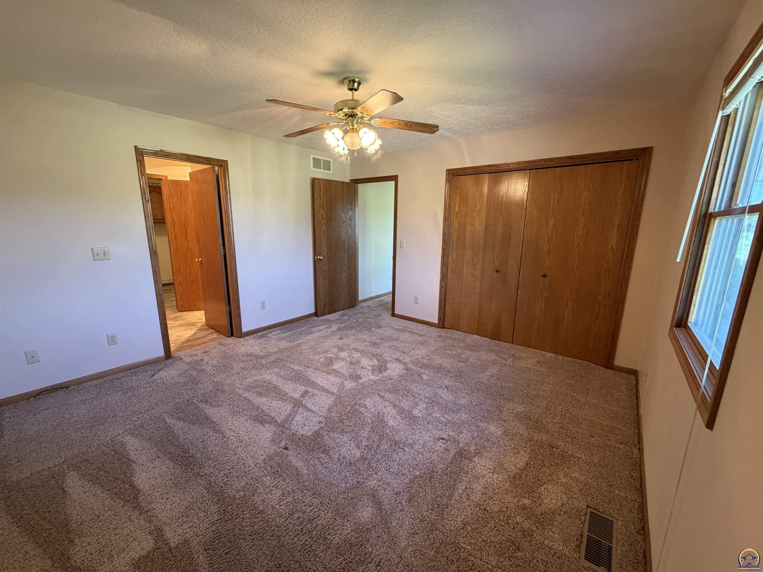 6130 Northeast Shaffer Road Topeka, KS 66617 - Photo 8 of 40