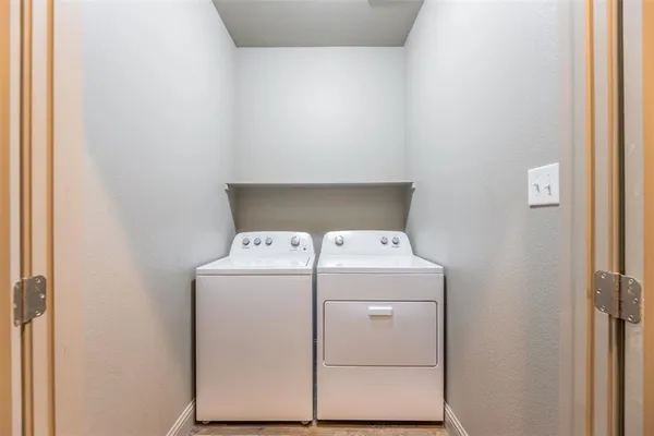 $1,400 | 512 East Akard Street, Unit 200, Weatherford, TX 76086