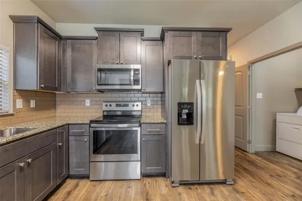 $1,400 | 512 East Akard Street, Unit 200, Weatherford, TX 76086