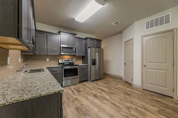 $1,400 | 512 East Akard Street, Unit 200, Weatherford, TX 76086