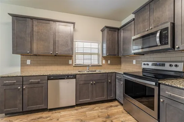 $1,400 | 512 East Akard Street, Unit 200, Weatherford, TX 76086