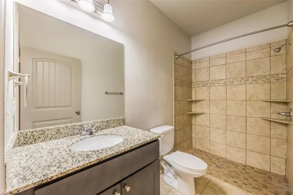 $1,400 | 512 East Akard Street, Unit 200, Weatherford, TX 76086