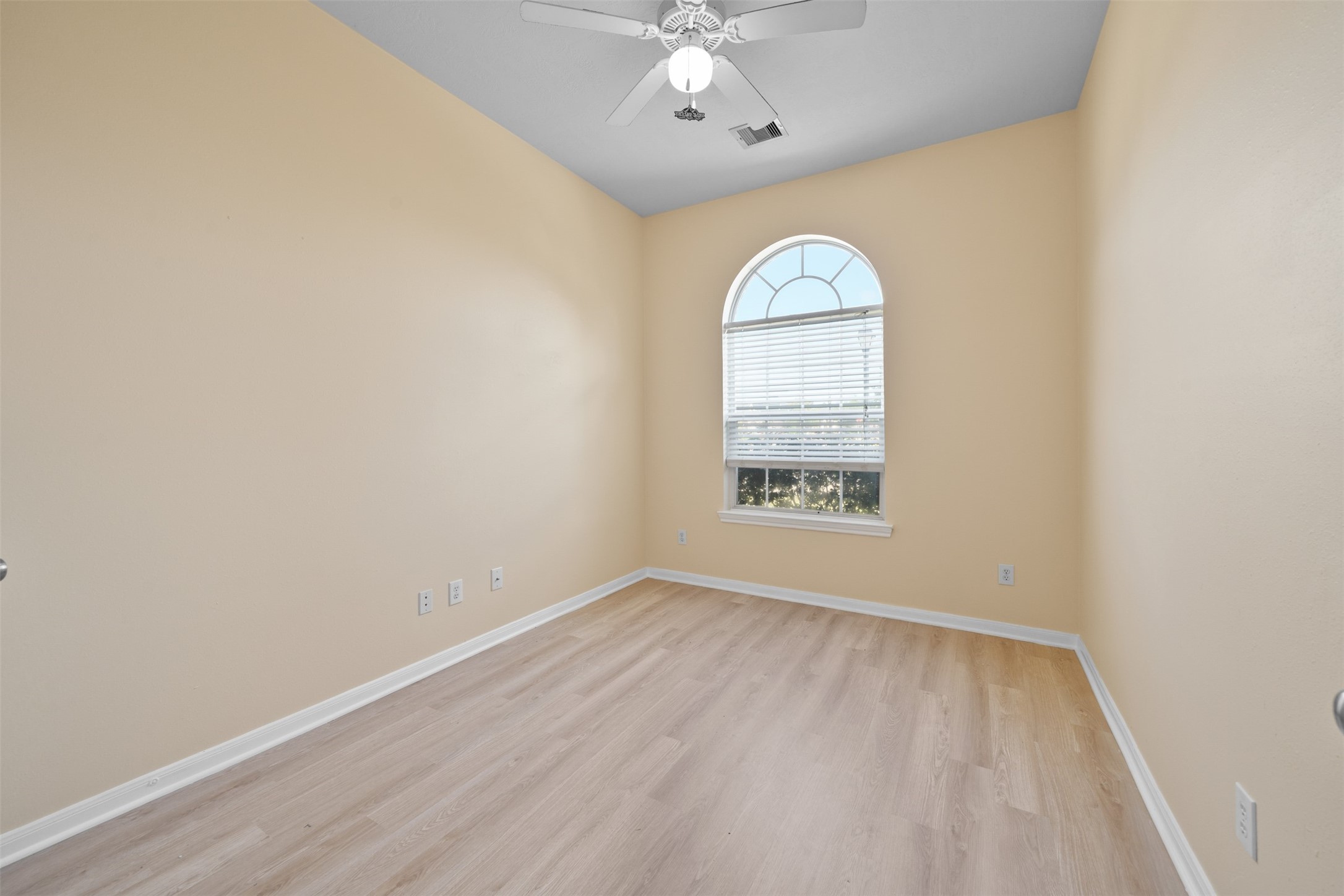 12119 Lakewood Villa Drive Tomball, TX 77377 - Photo 14 of 19 an empty room with a window and ceiling fan