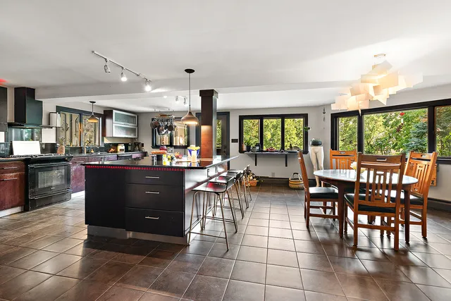 $670,000 | 1108 Plaza Drive, New Lenox, IL 60451