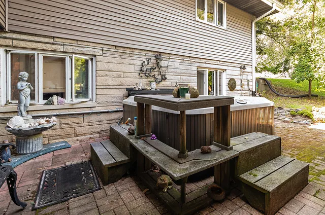 $670,000 | 1108 Plaza Drive, New Lenox, IL 60451