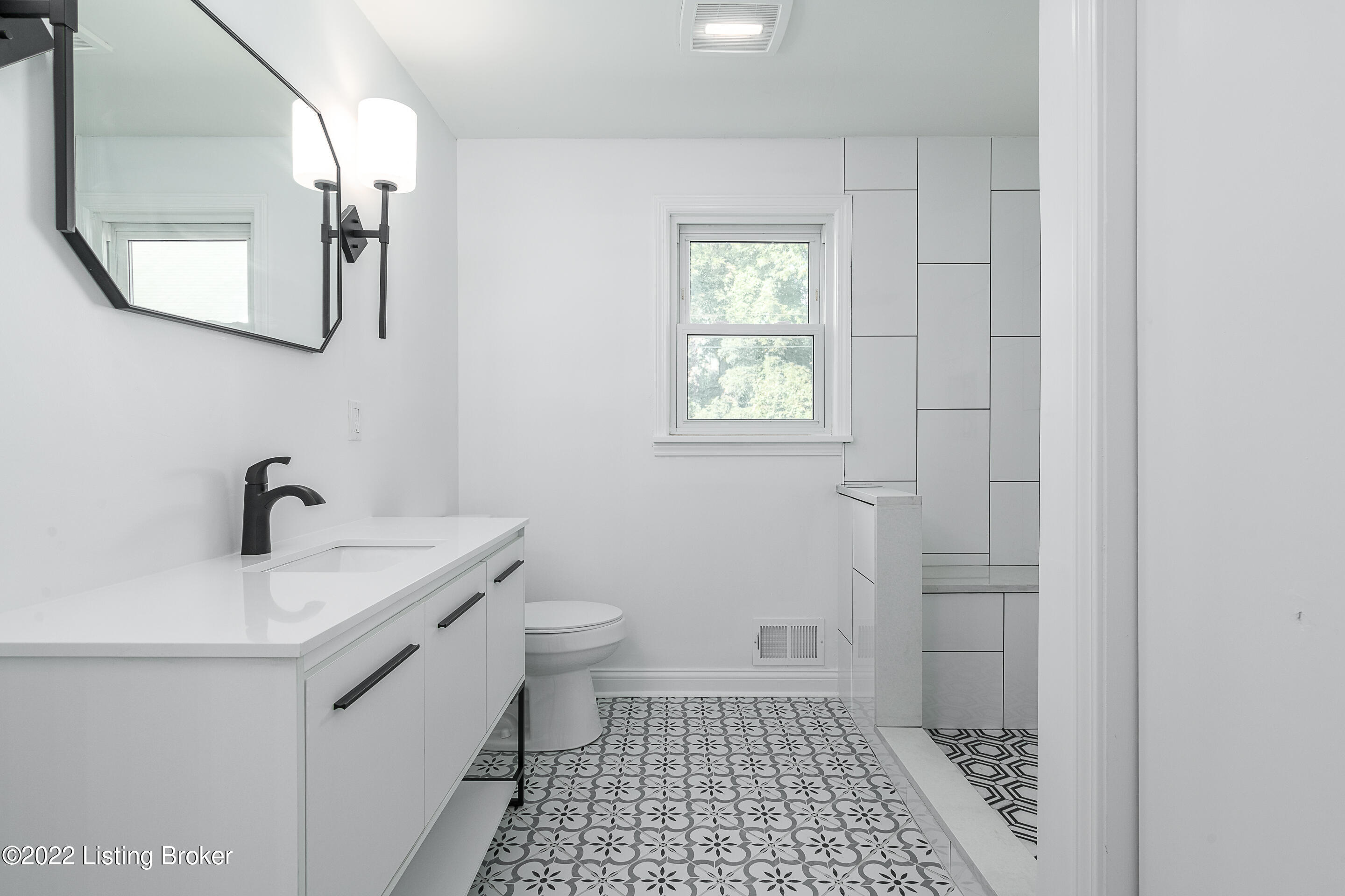 318 Tyne Road Louisville, KY 40207 - Photo 25 of 48 One of the two primary bathrooms