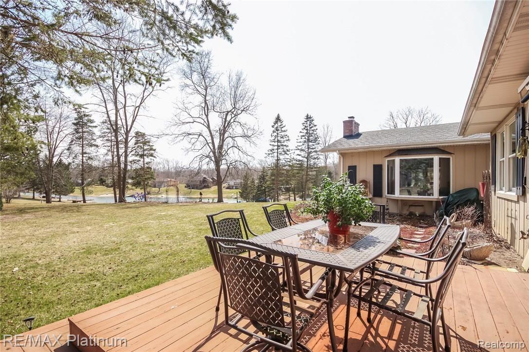 606 East Coon Lake Road Howell, MI 48843 - Photo 46 of 64 046-Deck-5582663-medium.jpg