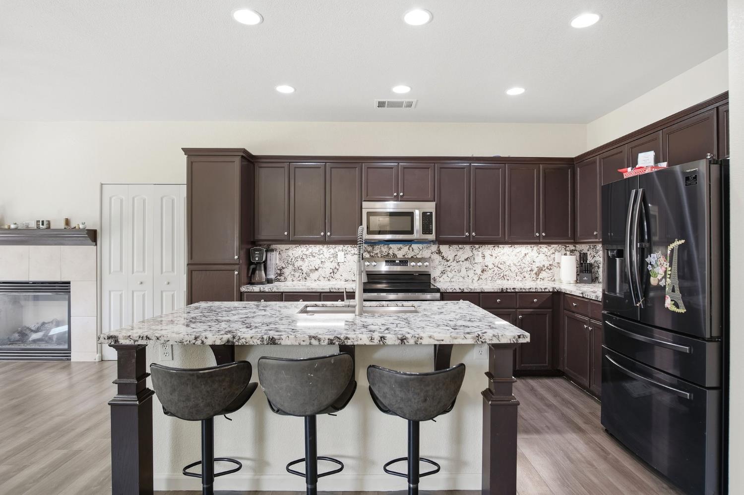 4185 Pathway Lane Turlock, CA 95382 - Photo 8 of 33 Gallery Image 8