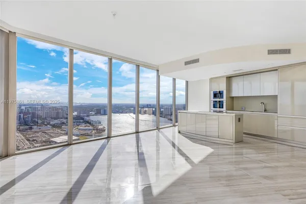 $18,000 | 18975 Collins Avenue, Unit 4604, Sunny Isles Beach, FL 33160