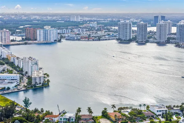 $18,000 | 18975 Collins Avenue, Unit 4604, Sunny Isles Beach, FL 33160