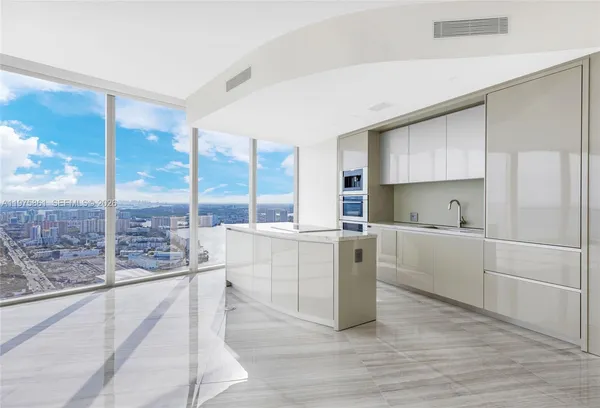 $18,000 | 18975 Collins Avenue, Unit 4604, Sunny Isles Beach, FL 33160