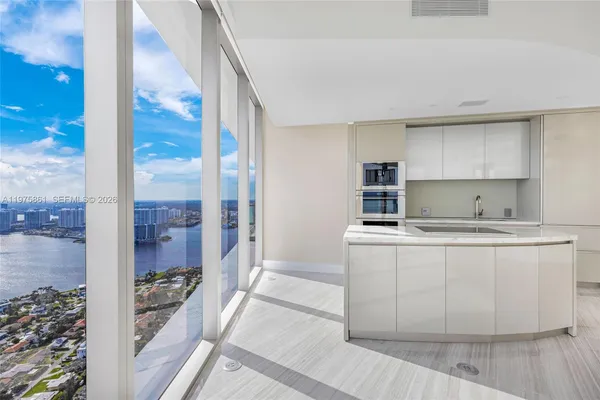 $18,000 | 18975 Collins Avenue, Unit 4604, Sunny Isles Beach, FL 33160