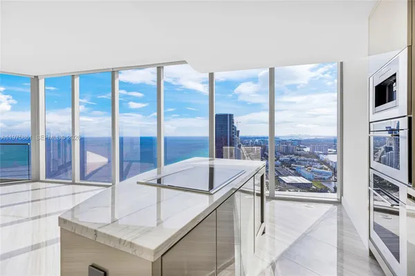 $18,000 | 18975 Collins Avenue, Unit 4604, Sunny Isles Beach, FL 33160