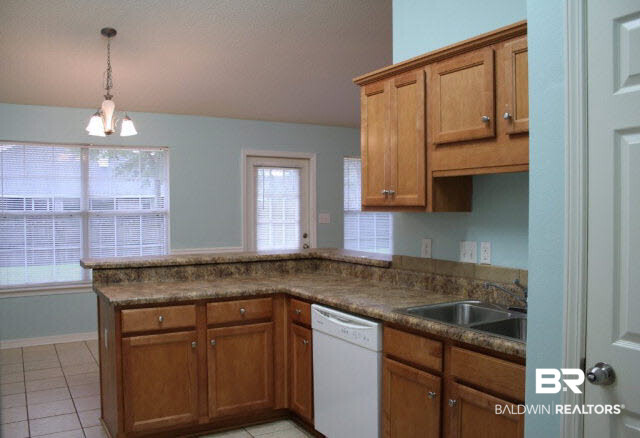 336 Collinwood Loop Foley, AL 36535 - Photo 4 of 22 Kitchen