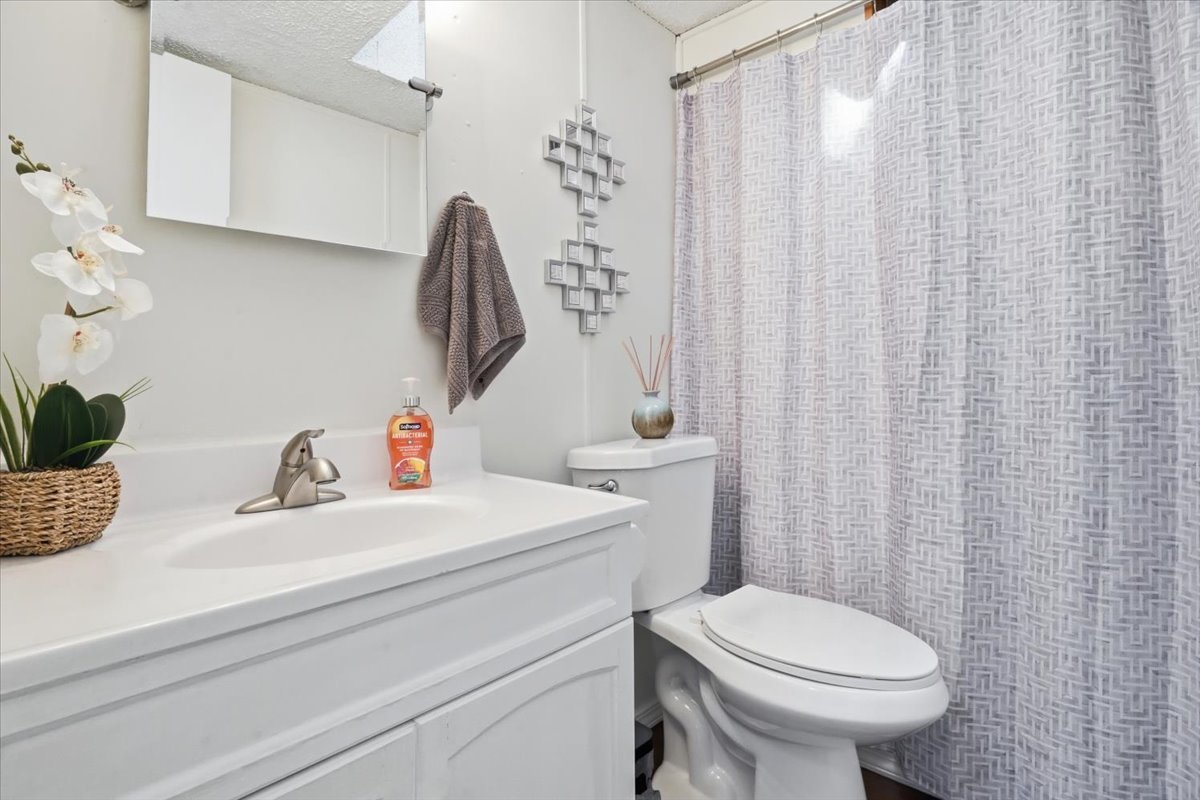 38703 North Sheridan Road, Unit 137 Beach Park, IL 60099 - Photo 13 of 18