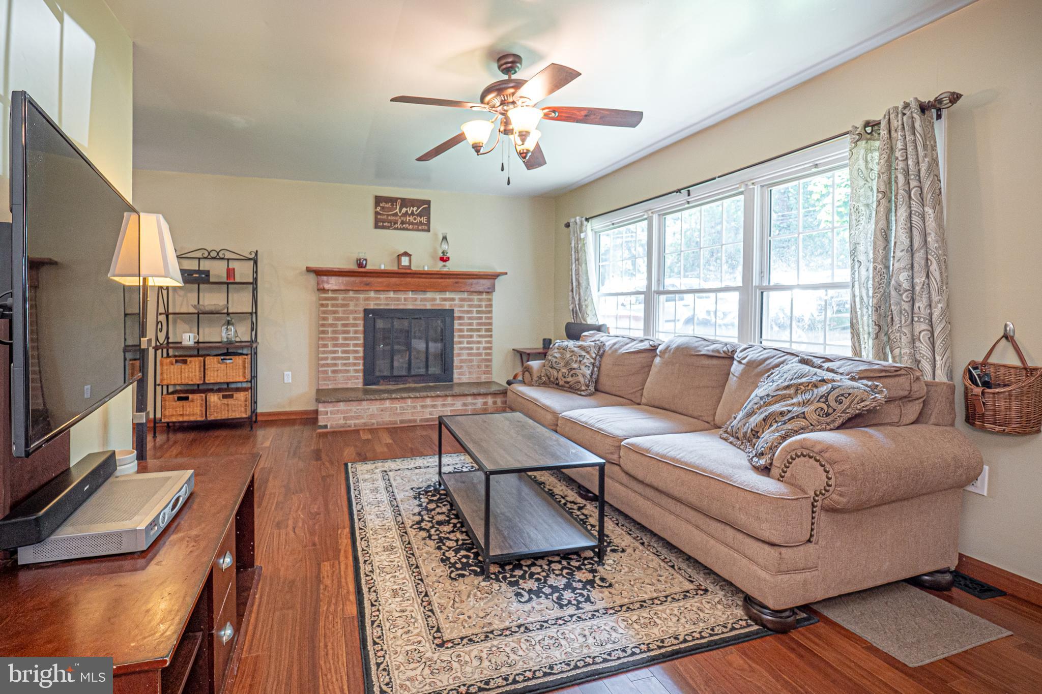 321 Harry Road Coatesville, PA 19320 - Photo 3 of 32 Living Room