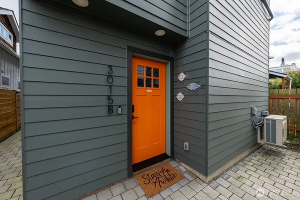 $799,000 | 3015 61st Avenue Southwest, Unit B, Seattle, WA 98116