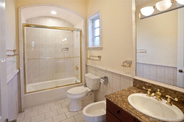 $5,000,000 | 272 Veleros Court, Coral Gables, FL 33143