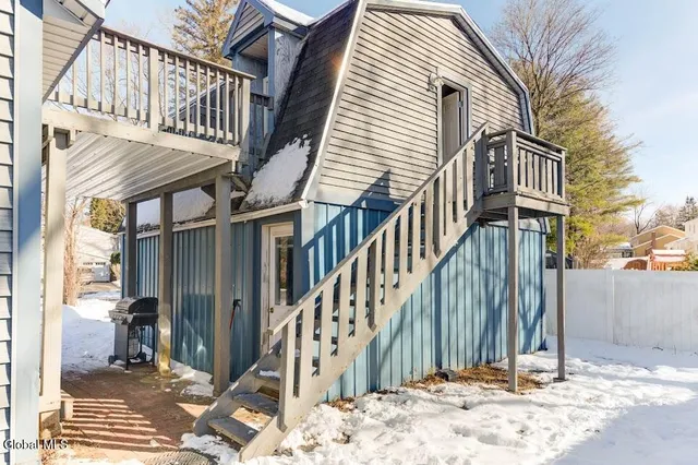 $1,400 | 1346 Van Antwerp Road, Unit 2, Niskayuna, NY 12309