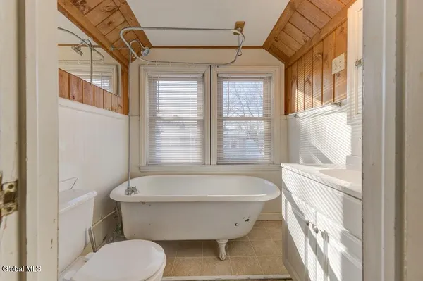 $14,400 | 1346 Van Antwerp Road, Unit 2, Niskayuna, NY 12309