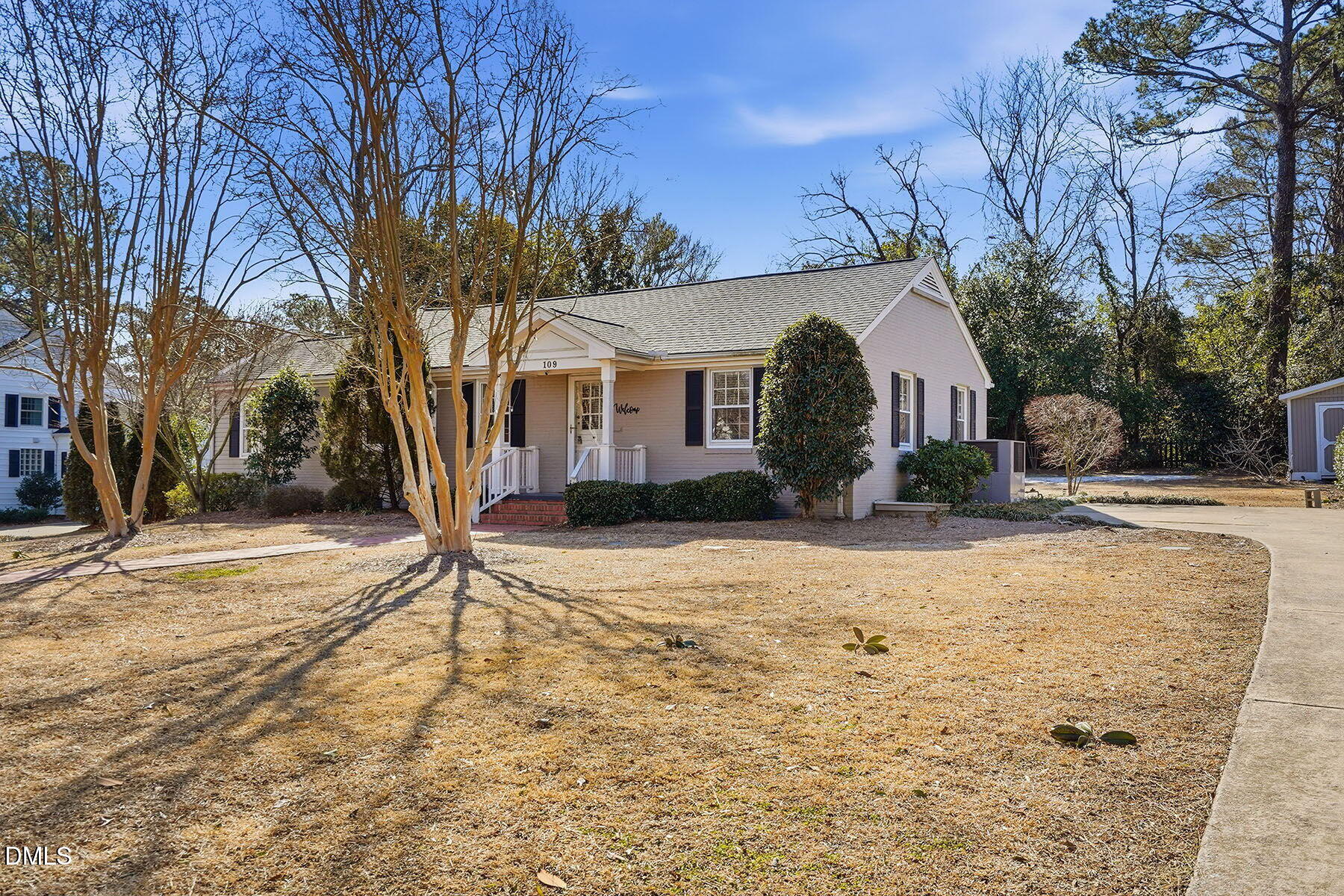 109 West Riverside Drive Smithfield, NC 27577 - Photo 2 of 39 27-web-or-mls-109 W Riverside Dr Exterio