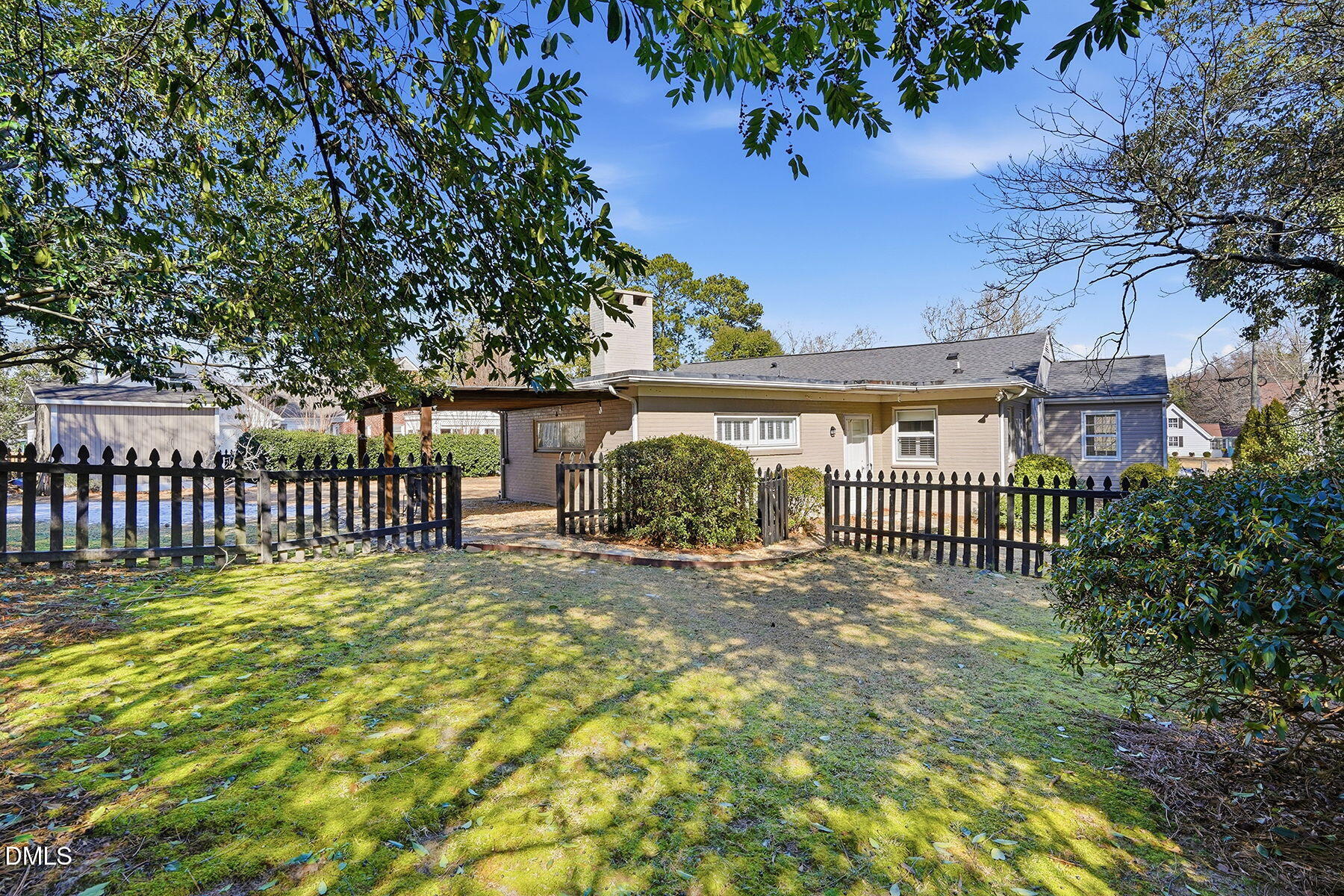 109 West Riverside Drive Smithfield, NC 27577 - Photo 31 of 39 33-web-or-mls-109 W Riverside Dr Exterio