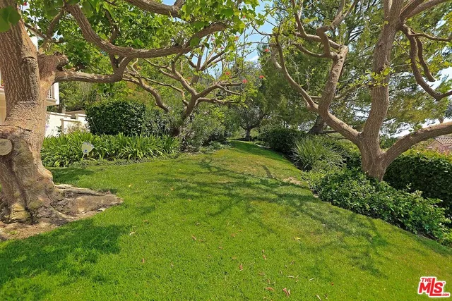 $2,195,000 | 638 Palisades Drive, Pacific Palisades, CA 90272