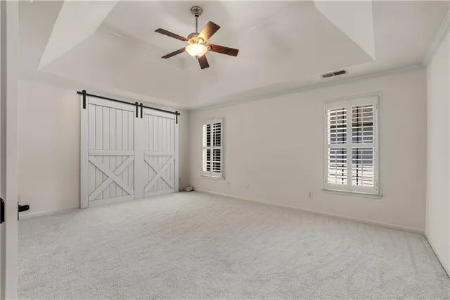 wooden floor in an empty room with a ceiling fan