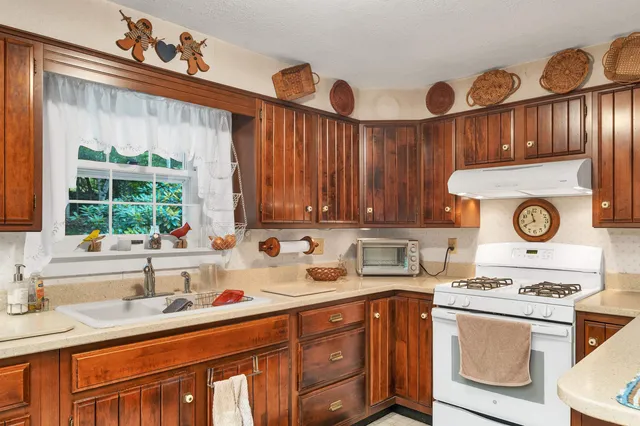 $595,000 | 195 Sewall Road, Wolfeboro, NH 03894