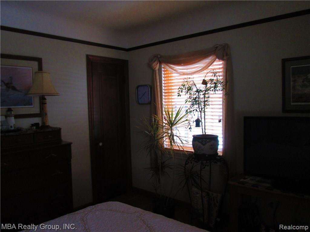 21169 Thorofare Road Grosse Ile, MI 48138 - Photo 31 of 54 IMG_8765.JPG