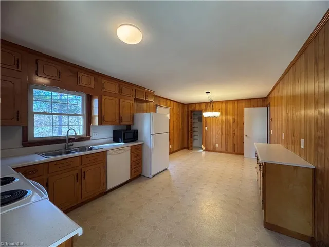 $1,600 | 1122 Wells Circle, Asheboro, NC 27203