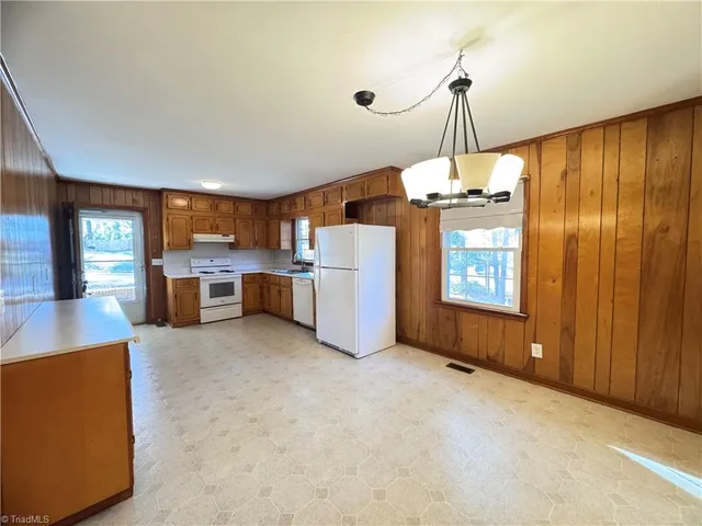 $1,600 | 1122 Wells Circle, Asheboro, NC 27203