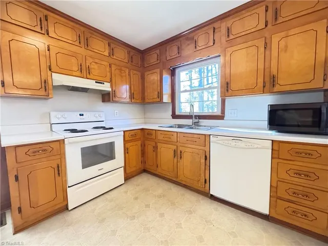 $1,600 | 1122 Wells Circle, Asheboro, NC 27203