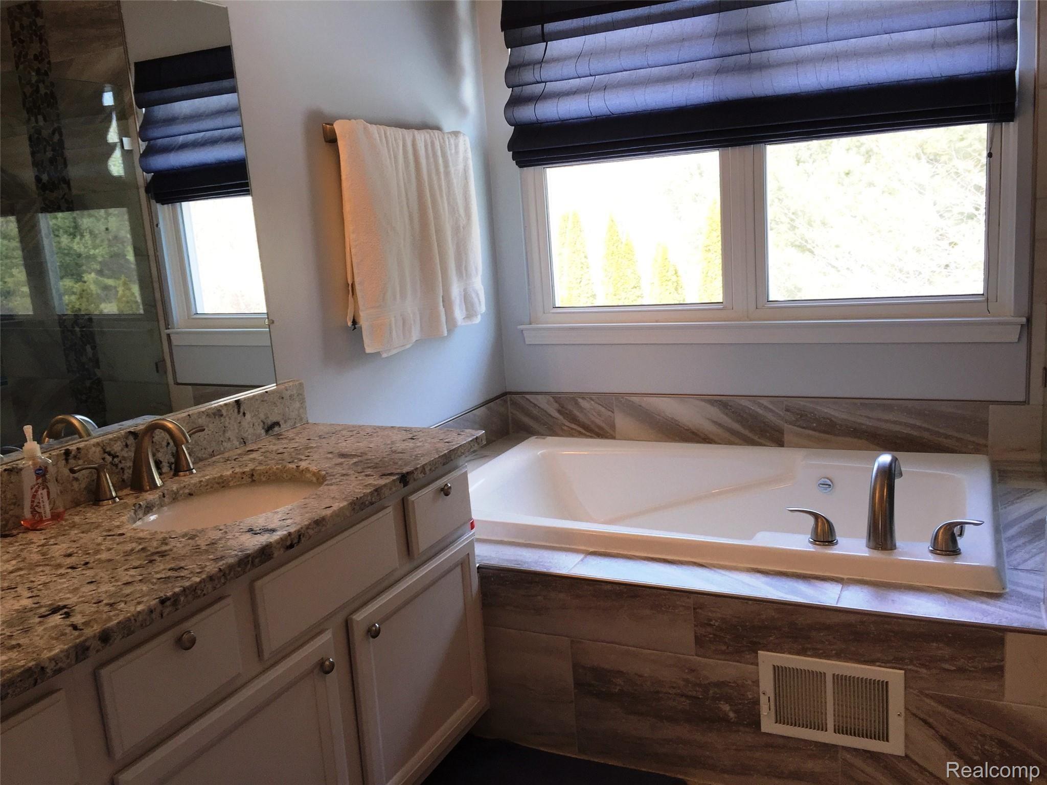 7934 Billingham Road West Bloomfield, MI 48324 - Photo 36 of 51 34.JPG