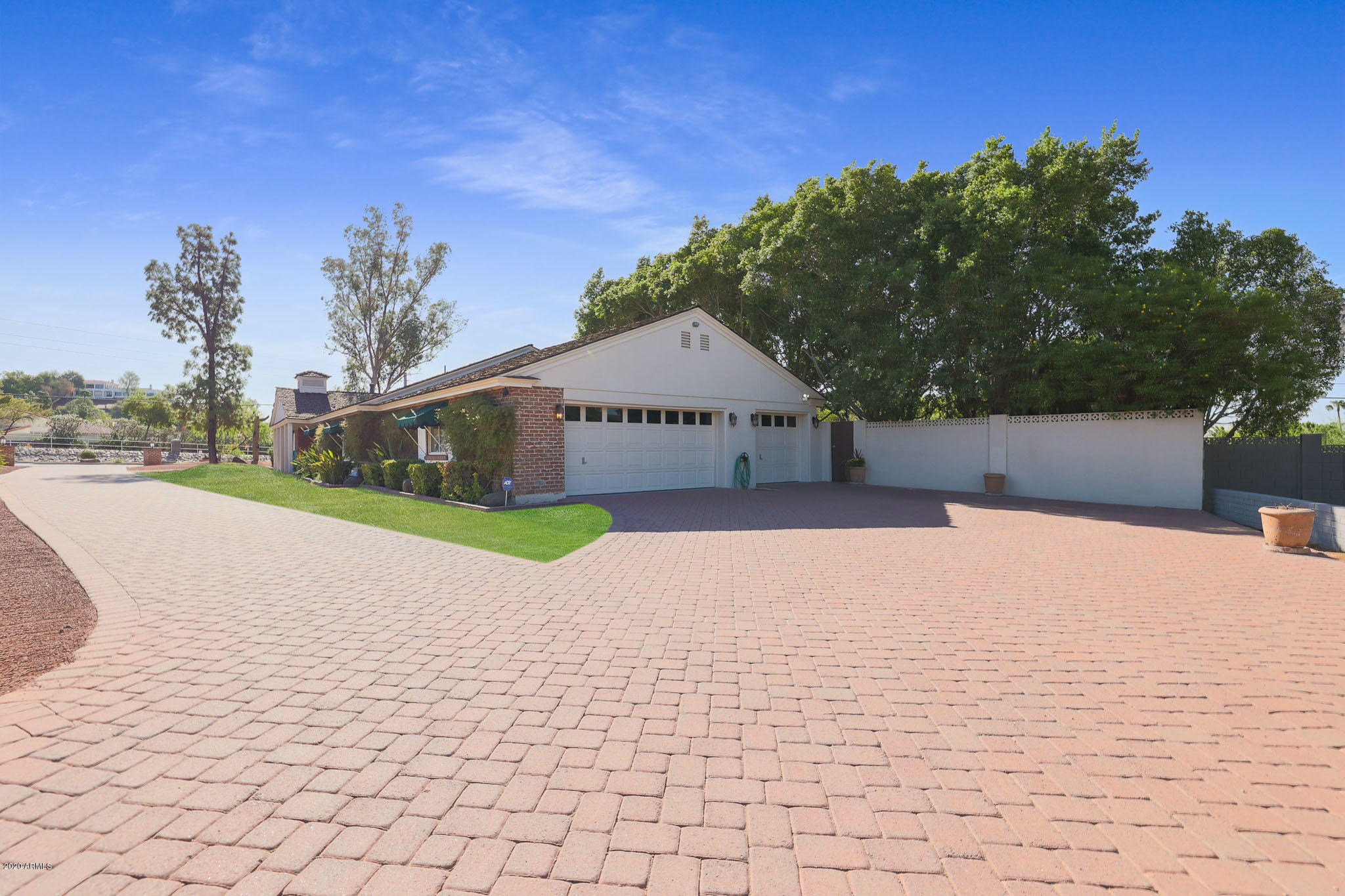 2333 East Bethany Home Road Phoenix, AZ 85016 - Photo 7 of 43 Huge 3 car garage