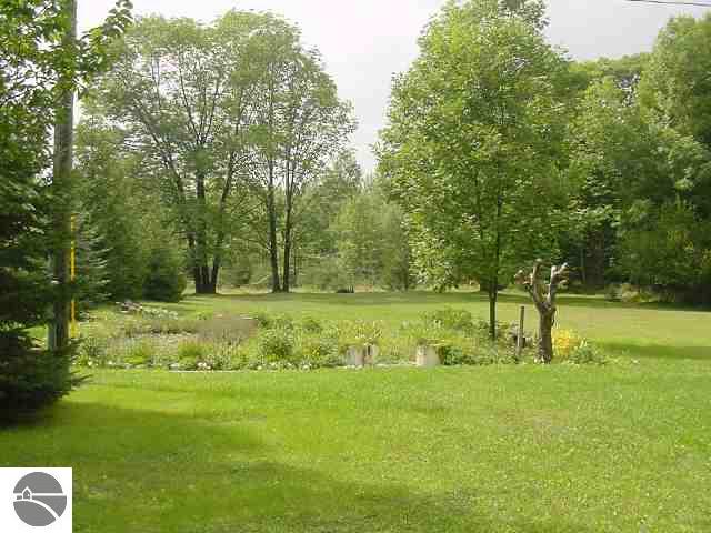 8731 Mercer Road Charlevoix, MI 49720 - Photo 15 of 15 1690110-14.JPG