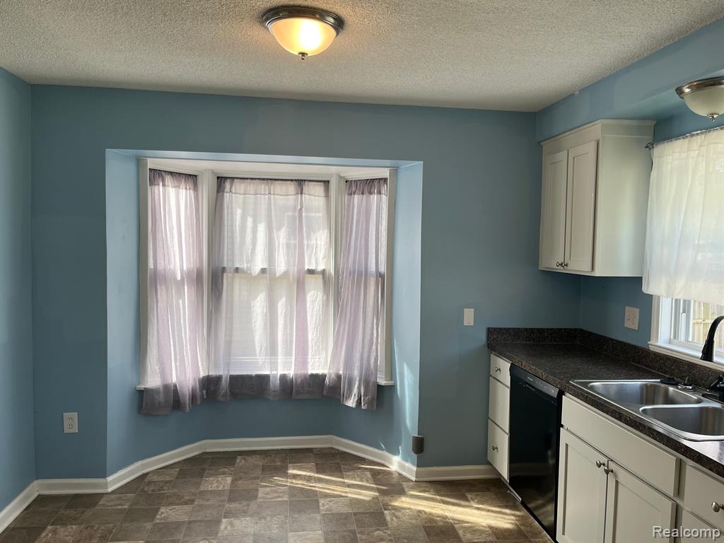 9440 Holland Road Taylor, MI 48180 - Photo 5 of 17