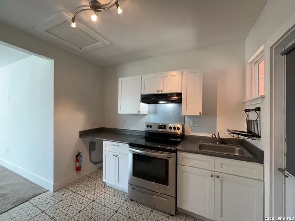 $1,100 | 1020 West French Place, Unit 4, San Antonio, TX 78212