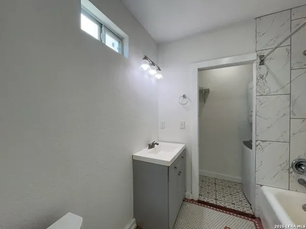 $1,100 | 1020 West French Place, Unit 4, San Antonio, TX 78212