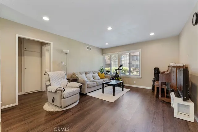 $635,000 | 8615 York La, La Palma, CA 90623